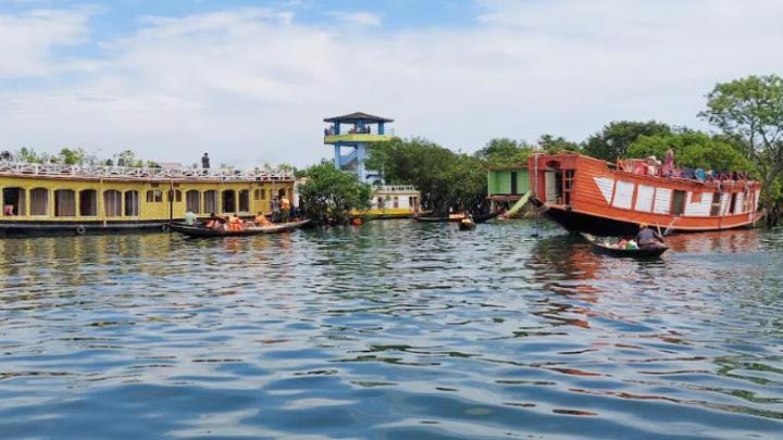 টাঙ্গুয়ার হাওরে সাঁতার কাটতে নেমে পর্যটক নিখোঁজ