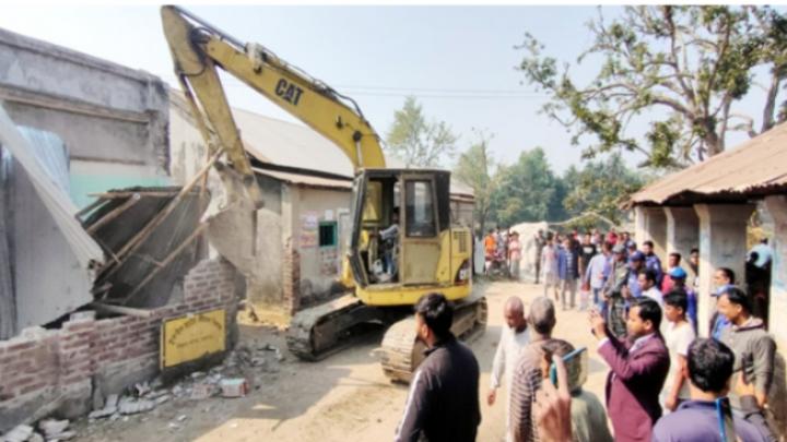 রাণীনগরে অর্ধশত অবৈধ স্থাপনা উচ্ছেদ