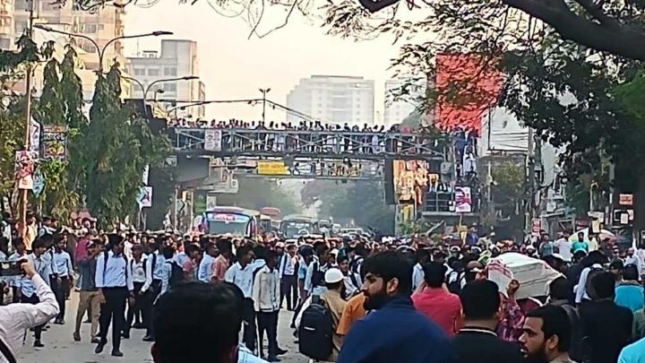 থামছে না দুই কলেজের শিক্ষার্থীদের ধাওয়া পাল্টা-ধাওয়া